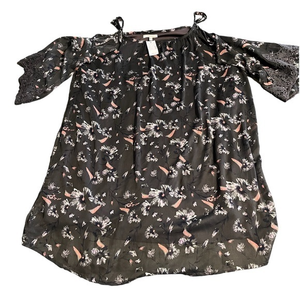 Maurices Cold Shoulder Chiffon & Lace Tunic Blouse L with beautiful lace sleeves